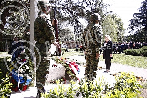 As part of the celebration of May 9, the Day of Victory over Fascism in World War II, representatives of the Ministry of Defense and the Serbian Army, the City of Belgrade and SUBNOR and participants in the Immortal Regiment laid wreaths at the Monum