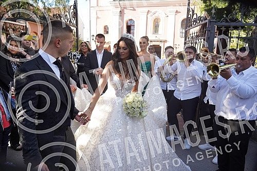 Bojana Rodic and Mirko Sijan, accompanied by relatives and friends, arrived for the wedding in the Church in Surcin, where Mirko was baptized as a baby. Bojana Rodic and Mirko Sijan, accompanied by relatives and friends, arrived for the wedding in the Church in Surcin, where Mirko was baptized as a baby.