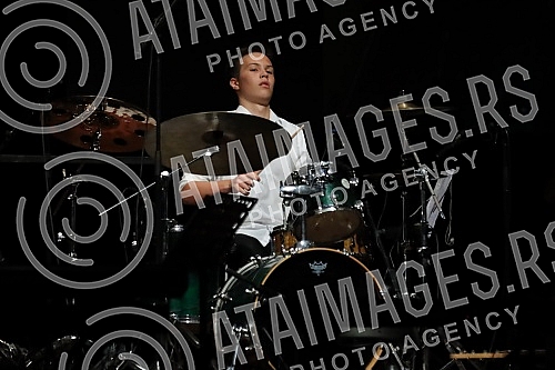 A concert in honor of the legendary drummer Dragoljub Djuricic, the man with the biggest smile on the domestic music scene, was held at the Atelier 212 theater.Koncert u cast legendarnog bubnjara Dragoljuba Djuricica, coveka sa najvecim osmehom na 