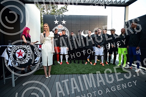The official promotion of the new set of Nike FK Partizan jerseys for the 2022/23 season was held in the VIP Lounge above the center line of the Partizan stadium.Svecana promocija nove garniture Nike dresova FK Partizan za sezonu 2022/23 odrzana je