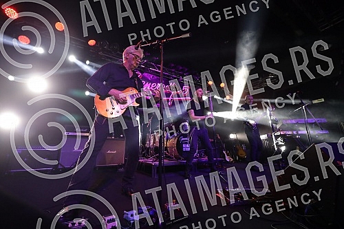 The rock group Generation 5 marked its 44th anniversary with a concert in the American Hall of the Youth Center in Belgrade.Rok grupa Generacija 5 je 44. godine postojanja obelezila koncertom u sali Amerikana Doma omladine u Beogradu.