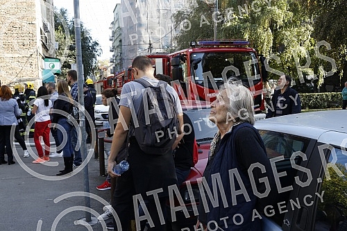 A fire in which the entire apartment on the tenth floor in Visoko Street, in Dorcol, burned down.Pozar u kojem je izgoreo ceo stan na desetom spratu u Ulici Visokog, na Dorcolu.