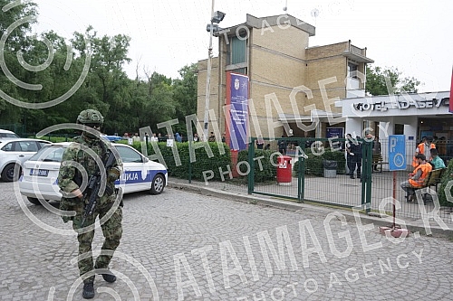 Units of the Serbian Army took over the security of the reception center in Adasevci, which is located on the Belgrade-Zagreb highway, in order to protect the safety of the citizens of Shida from migrants.
