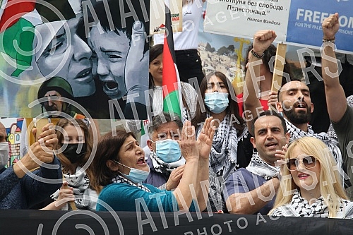 A rally in support of the Palestinian people in Jerusalem was held at the Monument to Prince Mikhail on Republic Square, organized by the Palestinian Diaspora in Serbia. Kod Spomenika knezu Mihailu, na Trg Republike odrzan skup podrske palestinskom