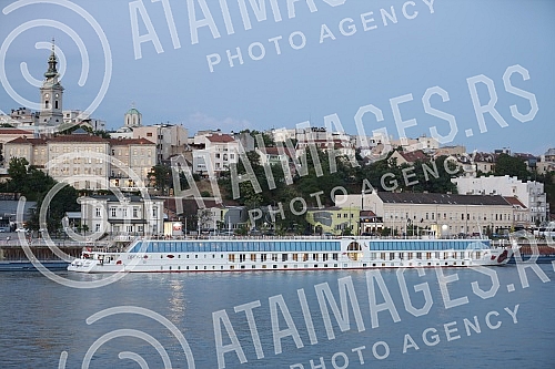 View of Belgrade and the coast by the river SavaPogled na Beograd i obalu sa reke Save