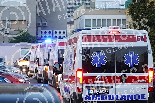 Children who were injured in a traffic accident in Bulgaria, when the bus overturned, arrived at the University Children's Clinic in Tirsova, where their treatment will continue.Deca koja su povredjena u saobracajnoj nesreci u Bugarskoj, kada se pr