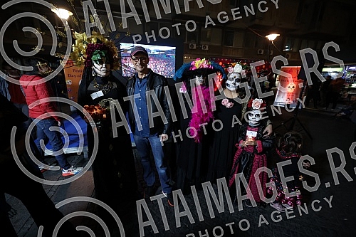 The Embassy of Mexico in Serbia and the Cervantes Institute in Belgrade mark the famous Mexican holiday Day of the Dead with a big celebration and presentation of the traditional altar of the dead.Ambasada Meksika u Srbiji i Institut Servantes u Be