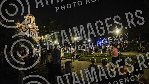 The Night of Music was held with the performance of Kolibri Choir, RTS Choir and Symphony Orchestra at the Tasmajdan Stadium.Odrzana Noc muzike uz nastup hora Kolibri, hora RTS i Simfonijskog orkestra na stadionu Tasmajdan. 