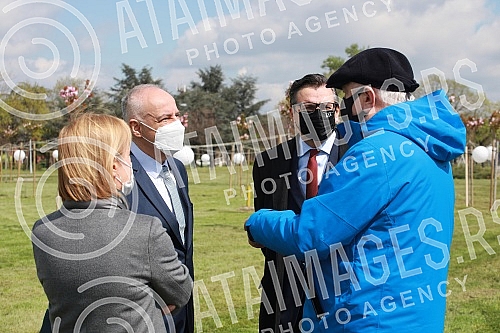 In anticipation of the Olympic Games in Tokyo, the Olympic Committee of Serbia, the Embassy of Japan and the Japanese Business Alliance presented Olympic circles created from Japanese cherry trees on the stretch between the Old Sava Bridge and the Ga