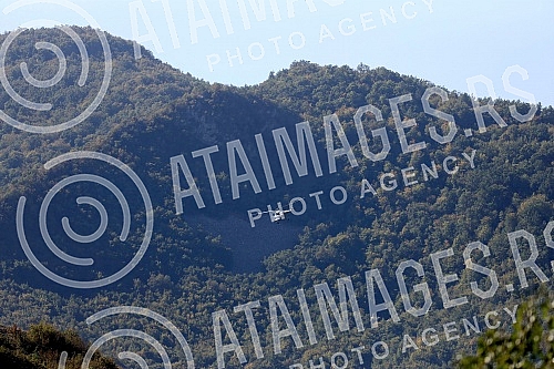 The KFOR helicopter is in charge of the region of the administrative crossing Jarinje, in the part of Kosovo and Metohija.Helikopter KFOR-a nadlece region administrativnog prelaza Jarinje, na delu Kosova i Metohije.