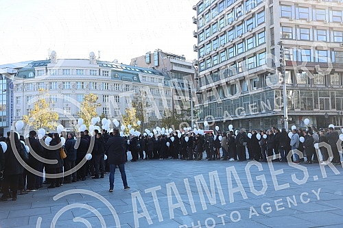 The World Day of Remembrance for the Victims of Traffic Accidents was marked today on the Republic Square in Belgrade with a special program, after which 492 white balloons were symbolically released into the sky in memory of the same number of peopl