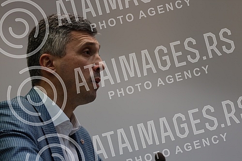 Organized by the Serbian movement Dveri in the hall of the Municipal Assembly of Stari grad, a panel discussion was held on the referendum LET'S NOT GIVE A CONSTITUTION!U organizaciji Srpskog pokreta Dveri u sali Skupstine opstine Stari grad odrzan