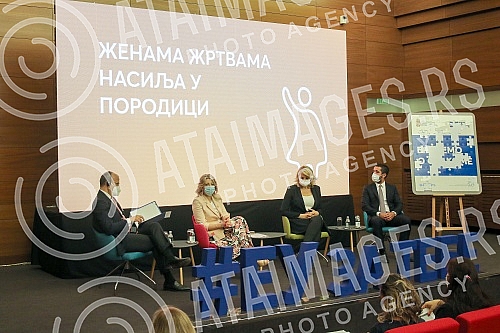 The ceremony of handing over the agreement on the EU donation of 10.2 million euros for 19 local self-government units for social housing and active inclusion projects was held in the Club of Deputies.Ceremonija urucivanja sporazuma o donaciji EU o