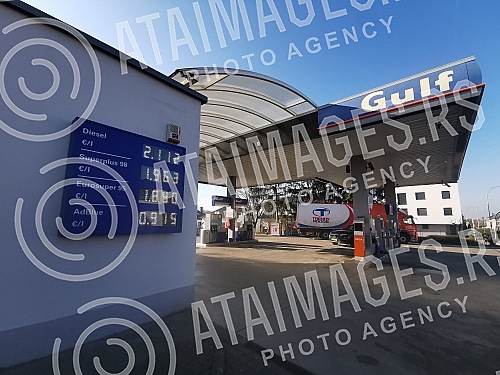 Fuel prices at gas stations in Luxembourg are rising day by day.Cene goriva na benzinskim pumpama u Luksemburgu rastu iz dana u dan.