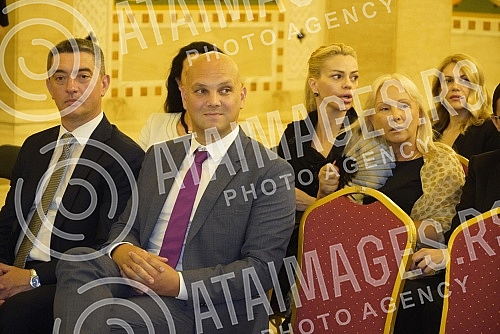 In the Crypt of the Church of St. Sava, the Dajana Paunovic Foundation awarded the Golden Order of St. Mother Anastasia to mothers with three or more children, who come from Central Serbia and Kosovo and Metohija.U Kripti Hrama Svetog Save majkama 