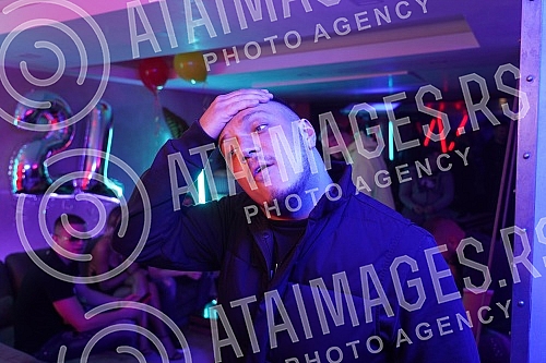 Nenad Marinkovic - Gastoz is directing a video for a new song by the Podgorica group 2L.Nenad Marinkovic - Gastoz rezira spot za novu pesmu podgoricke grupe 2L.