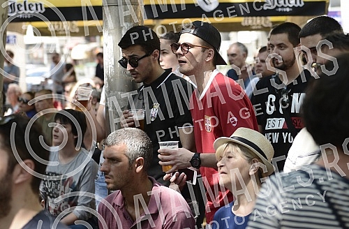 Serbian fans in downtown Belgrade watch soccer match between Costa Rica and Serbia at the World Cup in Russia.Srpski navijaci u centru Beograda gledaju fudbalsku utakmicu izmedju Kosta Rike i Srbije na Svetskom prvenstvu u Rusiji.