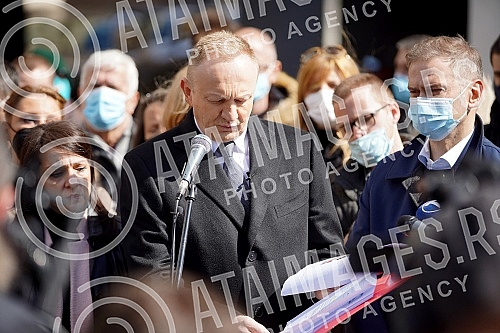 The President of the Party of freedom and justice, Dragan Djlas, held a press conference in front of the First basic public prosecutor's office.Predsednik Stranke slobode i pravde Dragan Djlas odrzao je konferenciju za novinare ispred Prvog osnovno