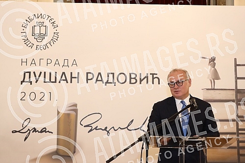 The ceremonial awarding of the newly established Dusan Radovic Award for Literature for Children and Youth was held in the Ceremonial Hall of the Belgrade City Assembly, organized by the Belgrade City Library.U Svecanoj sali Skupstine grada Beograd