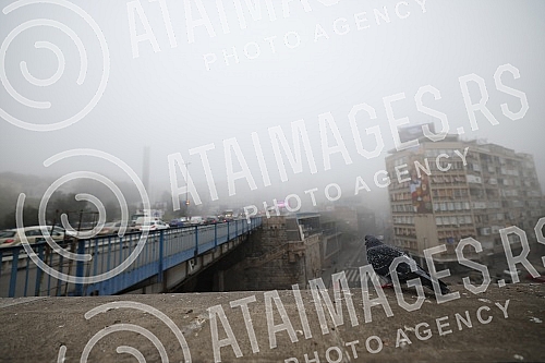City pollution mixed with morning fog, Belgrade cityscape.Zagadjenje grada pomesano sa jutarnjom maglom, gradski pejzaz Beograda.