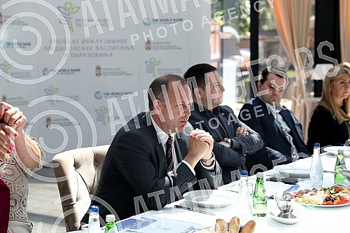 The Ministry of education, science and technological development presented a project of inclusive preschool education at the working breakfast. Ministarstvo prosvete, nauke i tehnoloskog razvoja predstavilo je na radnom dorucku projekat inkluzivnog