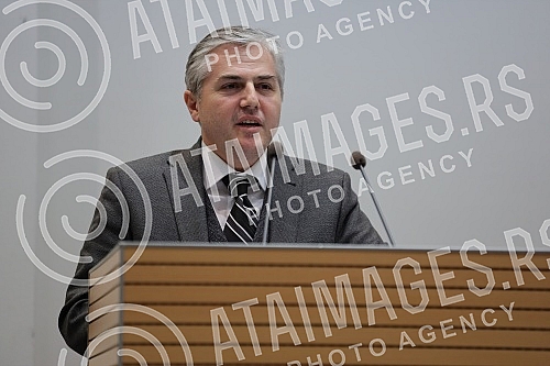Organized by the Serbian movement Dveri in the hall of the Municipal Assembly of Stari grad, a panel discussion was held on the referendum LET'S NOT GIVE A CONSTITUTION!U organizaciji Srpskog pokreta Dveri u sali Skupstine opstine Stari grad odrzan
