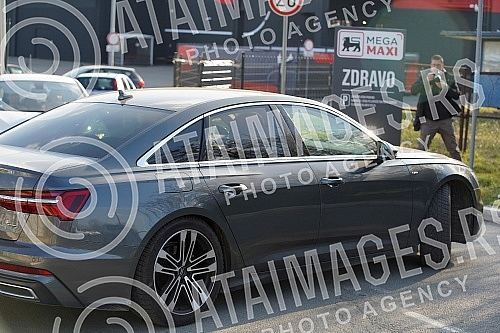 President of FSS, Slavisa Kokeza testified as a citizen at the premises of the Service for the Fight against Organized Crime (SBPOK) in Makis.Predsednik FSS-a Slavisa Kokeza davao je iskaz u svojstvu gradjana u  prostorijama Sluzbe za borbu protiv 