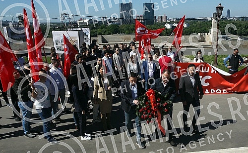 In Kalemegdan, in the extension of the Great Sava Promenade, a delegation of officials of the Socialist Party of Serbia, led by the Minister of Education Branko Ruzic and the President of the EB Vladan Zagradjanin, laid wreaths and paid tribute to th