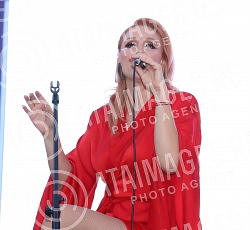 The performance of the group Frajle is part of Berry Fest, the first festival of strawberry fruit in Belgrade.Nastup grupe Frajle su sklopu Berry festa, prvog festivala jagodastog voca u Beogradu.