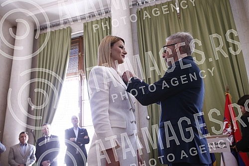 French Ambassador Pierre Cochard presented the National Order of Merit to basketball player Natasa Kovacevic StojakovicAmbasador Francuske Pjer Kosar urucio je Nacionalni orden za zasluge kosarkasici Natasi Kovacevic Stojakovic.