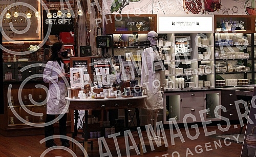 Gallery shopping center after the weekend during which there was no work. Trzni centar Galerija posle vikedna tokom kog se nije radilo