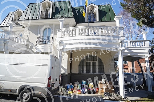 U.S. Embassy officials and the Health Department prepared a donation consisting of drugs and other medical and hygienic devices, canned food and other necessities for Ukrainian citizens, and the donation was handed over to Ukrainian Ambassador to Ser