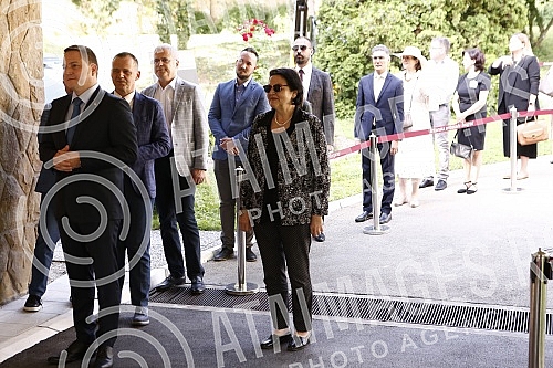 The British Embassy organized the celebration of the official birthday of Queen Elizabeth II, which is dedicated to the platinum jubilee this year.Britanska ambasada organizovala je proslavu zvanicnog rodjendana kraljice Elizabete II, koja je ove g