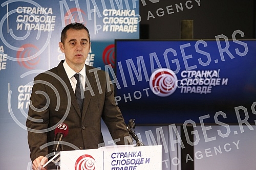 The press conference of the Party of Freedom and Justice, the topic of which was what we should do to mitigate the effects of the crisis on citizens, was held at the party's headquarters.Konferencija za medije Stranke slobode i pravde cija je tema 