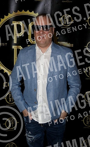 Performance of Sasa Mtic held on raft Port.
Nastup Sase Matica na splavu Port. Performance of Sasa Mtic held on raft Port.
Nastup Sase Matica na splavu Port.