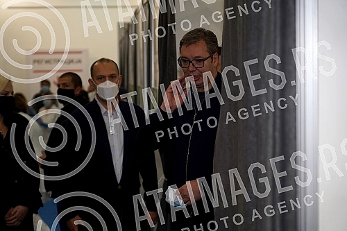 The President of the Republic of Serbia, Aleksandar Vucic, received the third (booster) dose of the coronavirus vaccine at the vaccination point in Hall 7 at the Belgrade Fair.Predsednik Republike Srbije Aleksandar Vucic primio je trecu (buster) do