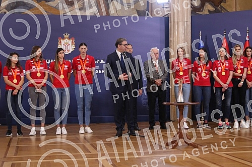The President of the Republic of Serbia, Aleksandar Vucic, received the women's volleyball team of Serbia, which won the gold medal at the World Championship.Predsednik Republike Srbije Aleksandar Vucic primio je zensku  odbojkasku reprezentaciju S