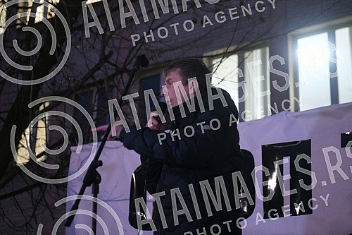 Hundreds of members, activists and sympathizers of the Serbian Progressive Party gathered for a rally called 