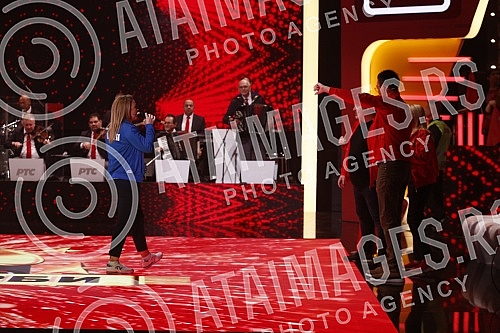 In the RTS studio in Kosutnjak, the recording of a new music sou program, the Music Derby show, has started, as a sign of support for our national team, which is going to Qatar for the football championship.U studiju RTS na Kosutnjaku pocelo je sni