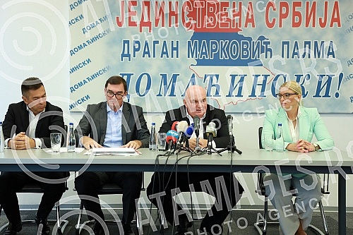 A press conference of the president of that party, Dragan Markovic-Palma, was held in the premises of United Serbia.U prostorijama Jedinstvene Srbije odrzana konferencija za novinare predsednika te stranke Dragana Markovica - Palme.
