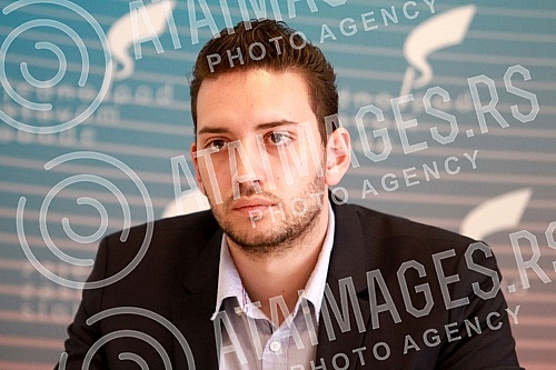 A press conference on the Lustration Law was held in the premises of the Free Citizens' Movement.U prostorijama Pokreta slobodnih gradjana odrzana konferencija za novinare o Zakonu o lustraciji. 