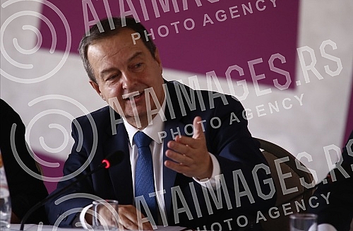 The European Union as a strategic choice conference was held at the Zira Hotel - the experiences of Serbia and Romania.U hotelu Zira odrzana je konferencija Evropska unija kao strateski izbor - iskustva Srbije i Rumunije