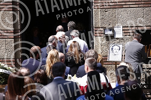 Veselin Vesa Simonovic, director and editor-in-chief of the Nova.rs portal, will be buried in the Alley of Merited Citizens at the New Cemetery in Belgrade, the family received condolences at 1:30 p.m., and the funeral service began at 2 p.m.
Veseli Veselin Vesa Simonovic, director and editor-in-chief of the Nova.rs portal, will be buried in the Alley of Merited Citizens at the New Cemetery in Belgrade, the family received condolences at 1:30 p.m., and the funeral service began at 2 p.m.
Veseli