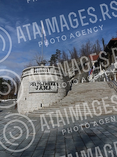 Postojna Cave, the largest exhibition cave in Europe, is located near the town of Postojna.
Postojnska jama, najveca izlozbena pecina u Evropi, nalazi se kod grada Postojne. Postojna Cave, the largest exhibition cave in Europe, is located near the town of Postojna.
Postojnska jama, najveca izlozbena pecina u Evropi, nalazi se kod grada Postojne.