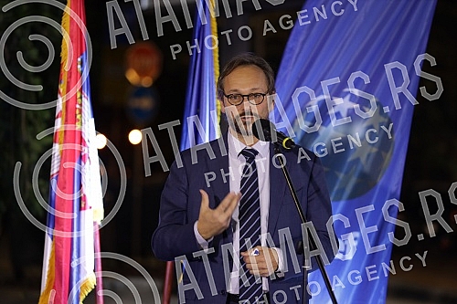 The double, 54th and 55th editions of Bitef, were officially opened tonight at the Yugoslav Drama Theater.Dvostruko, 54. i 55. izdanje Bitefa, svecano je otvoreno veceras u u Jugoslovenskom dramskom pozoristu