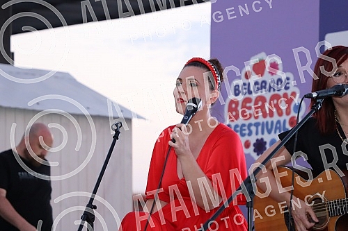 The performance of the group Frajle is part of Berry Fest, the first festival of strawberry fruit in Belgrade.
Nastup grupe Frajle su sklopu Berry festa, prvog festivala jagodastog voca u Beogradu.
The performance of the group Frajle is part of Berry Fest, the first festival of strawberry fruit in Belgrade.
Nastup grupe Frajle su sklopu Berry festa, prvog festivala jagodastog voca u Beogradu.