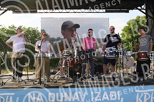 EcoKultArt festival KRNJART, organized by the New Optimism Movement, UG Bela caplja 1165, UG Komsija - Krnjaca, National Ecological Association (NEA) and Civic Initiatives, was held on the Danube embankment in the Belgrade neighborhood of Krnjaca.E