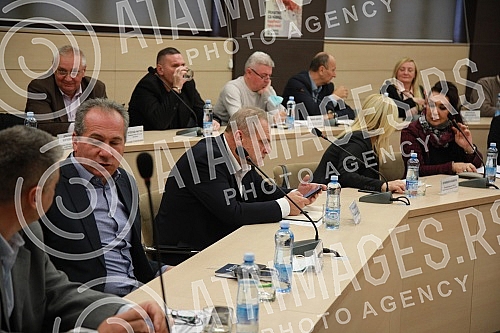 In the Federation of Independent Trade Unions of Serbia, Prime Minister Ana Brnabic, Minister of Finance Sinica Mali and Minister of Labor, Employment, Veterans and Social Affairs Darija Kisic Tepavcevic talked with members of the SSSS Presidency and