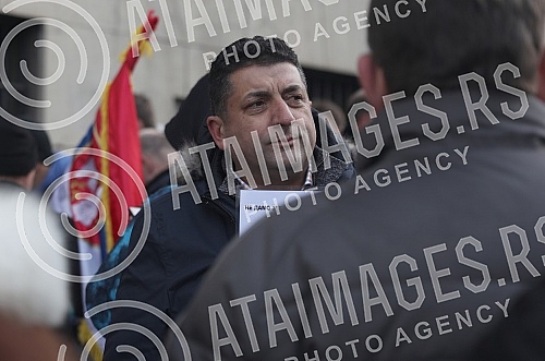 The Association of Environmental Organizations of Serbia - We Know Not to Give organized a blockade of the building of the Government of Serbia in order to remind members of the Government that they sent them requests.Savez Ekoloskih organizacija S