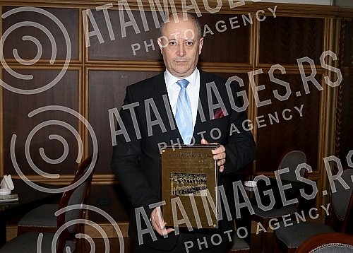 A delegation of Manchester United fans visited the Majestic Hotel, which hosted the famous English team in February 1958. Today marks the 62nd anniversary of a plane crash at a Munich airport killing Manchester United footballers.Delegacija navijaca